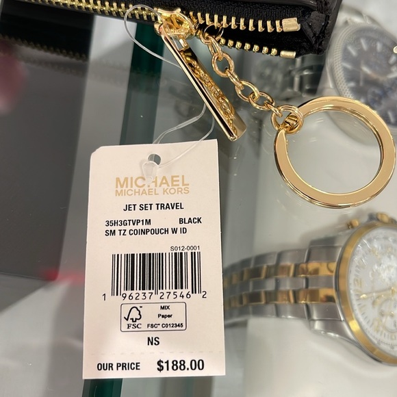 MICHAEL KORS
Jet Set Travel Small Top Zip Coin Pouch With ID Keychain 
Black
NWT - Picture 5 of 16